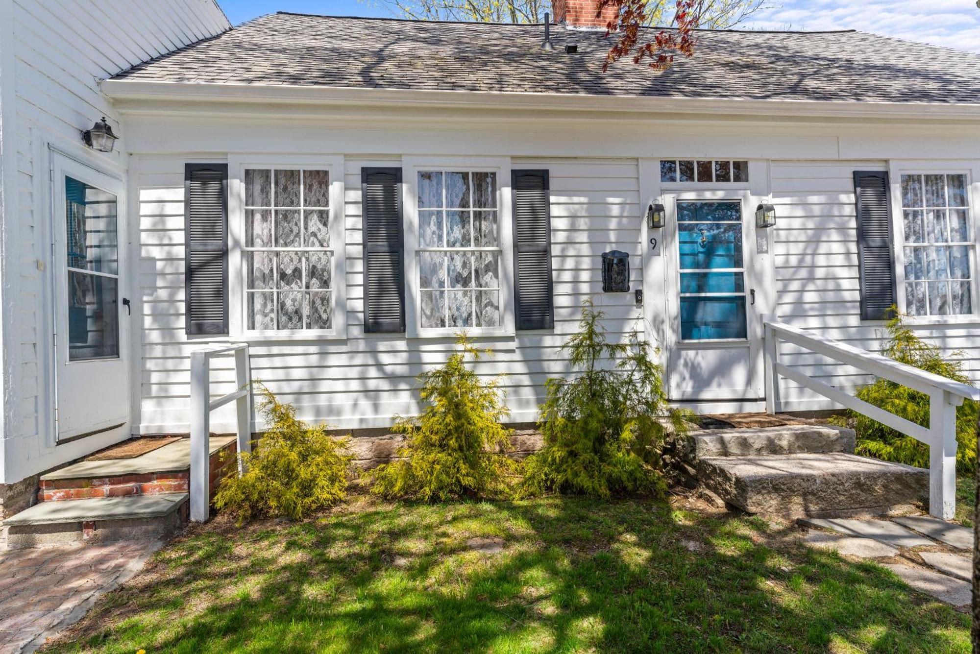 Historic Seaside Captains House Downtown Mystic Groton