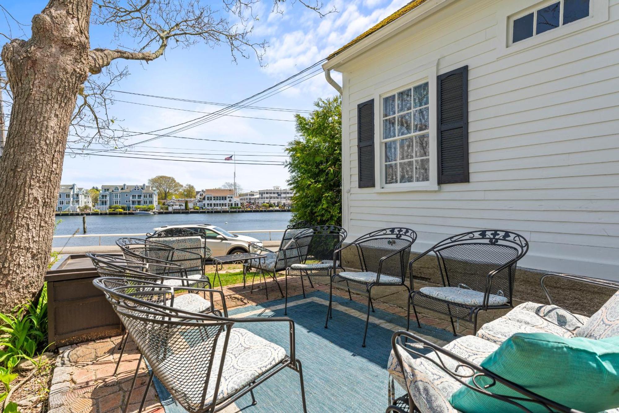 Historic Seaside Captains House Downtown Mystic Hébergement de vacances